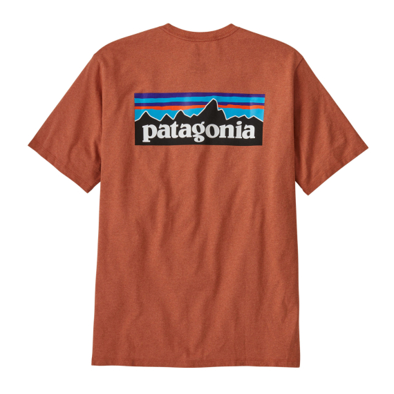 Patagonia M\'s P-6 Logo Responsibili-Tee Redtail Rust in de groep Kleding & Schoenen / Kleding / T-shirts bij Sportfiskeprylar.se (38504-RTLR-Sr)