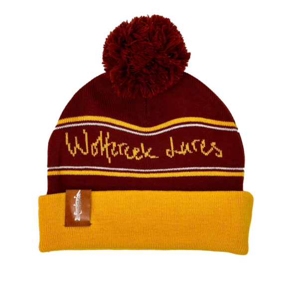 Wolfcreek Classic Logo Pom Pom Beanie - Burgundy/Mustard in de groep Kleding & Schoenen / Petten, mutsen en overig / Mutsen & Hoeden bij Sportfiskeprylar.se (WCL-05-POMPOM-01-BRG-MUST)