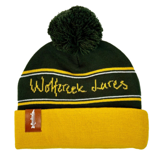 Wolfcreek Classic Logo Pom Pom Beanie - Mustard/Green in de groep Kleding & Schoenen / Petten, mutsen en overig / Mutsen & Hoeden bij Sportfiskeprylar.se (WCL-05-POMPOM-01-MUST-GRN)